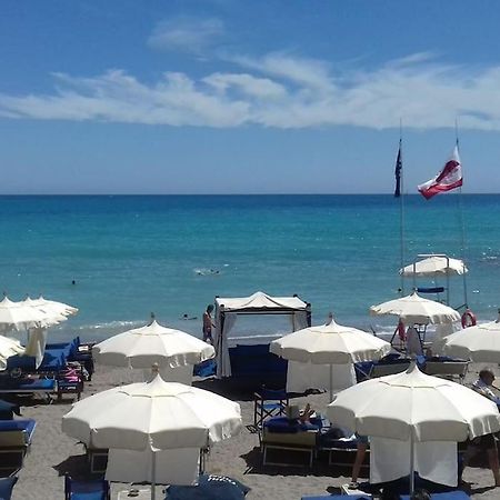 Appartamento Vittoria Pietra Ligure Buitenkant foto