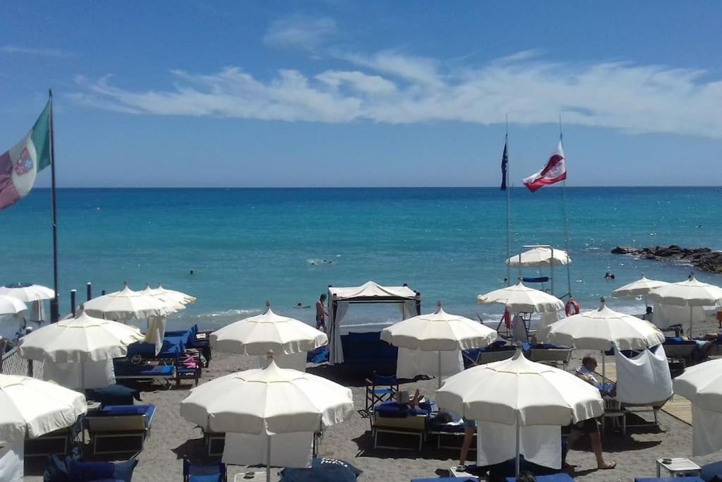 Appartamento Vittoria Pietra Ligure Buitenkant foto